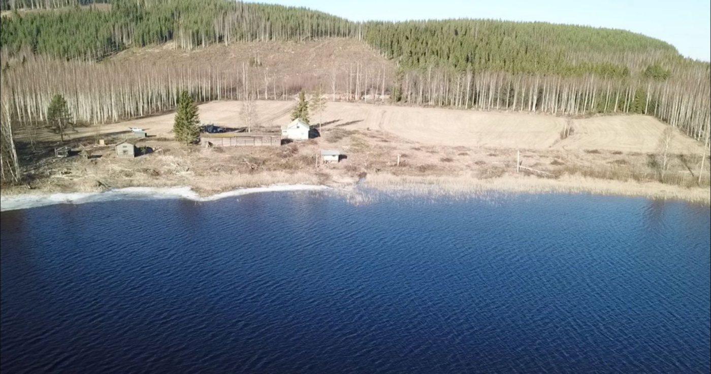 The lakeshore plot from the air
